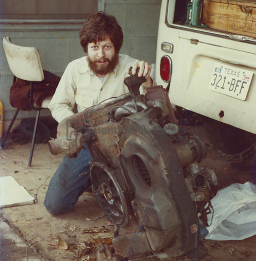 Rob removing the engine from Maire Anne's '72 VW Bus